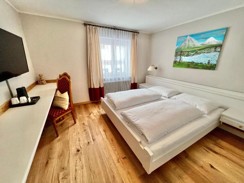 Double Room image 3