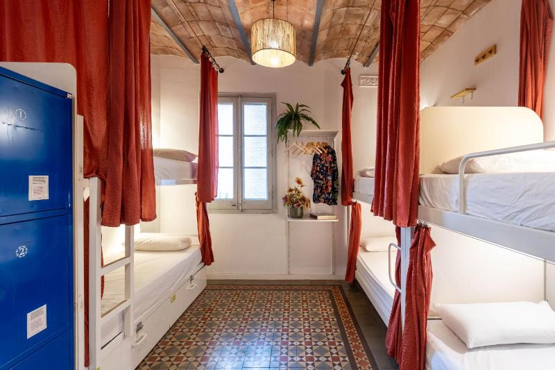 Single Bed in 6-Bed Dormitory Room image 1