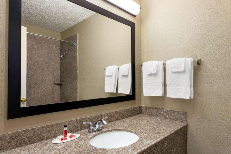 King Room - Non-Smoking image 2