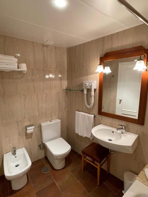 Quadruple Room image 2