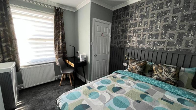 Double Room with Shared Bathroom image 4
