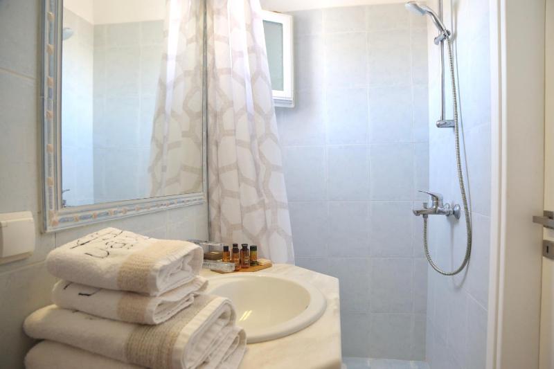Cozy Room with Sea View image 2