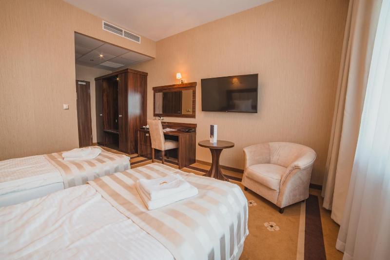  Standard Twin Room image 4