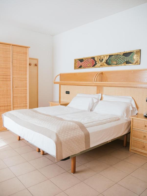 Double Room image 3