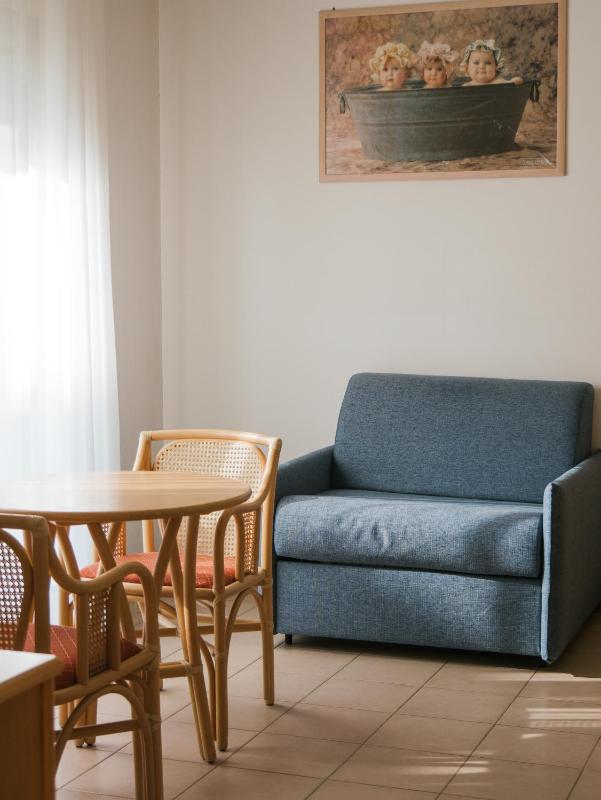 Deluxe Double Room with Side Sea View image 4