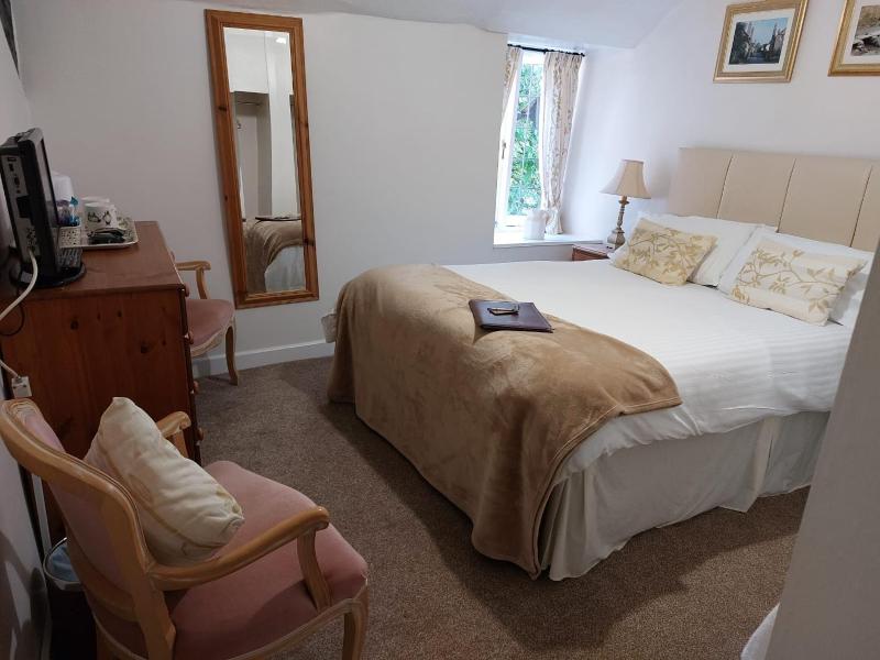 Double Room with Private External Shower Room image 3