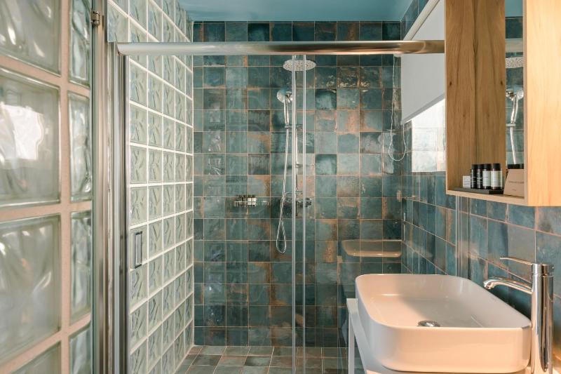 Aria Blue Suites - image 7