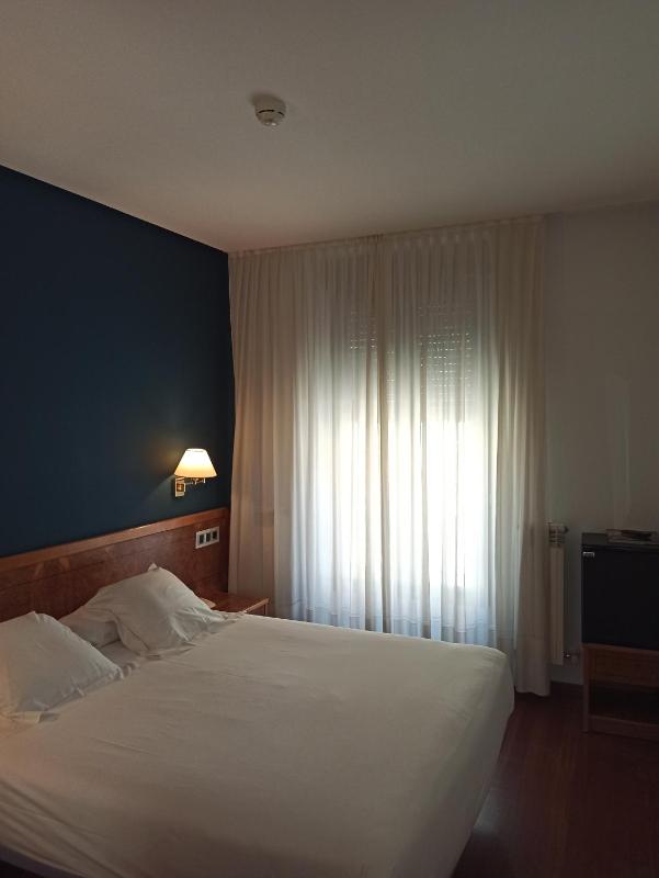 Double Room with City View image 2