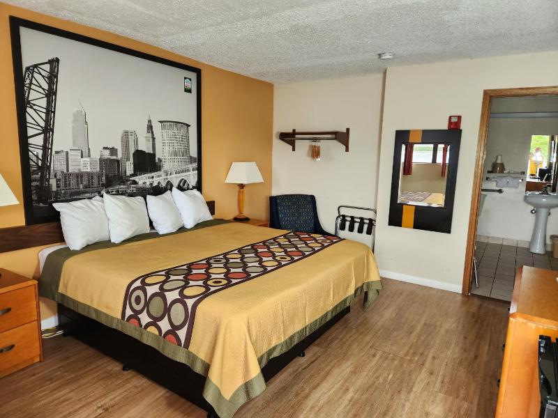 King Room - Mobility Access/Smoking image 3