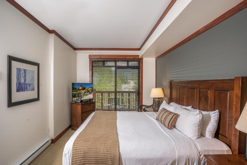 First Tracks Lodge by Lodging Ovations - image 13