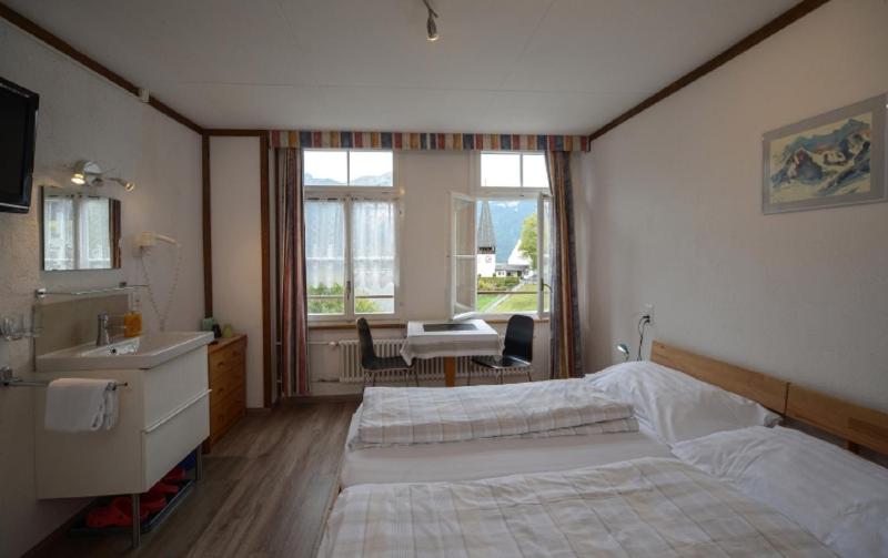 Double Room image 4