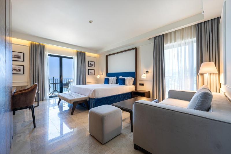 Queen Room with Sea View image 4