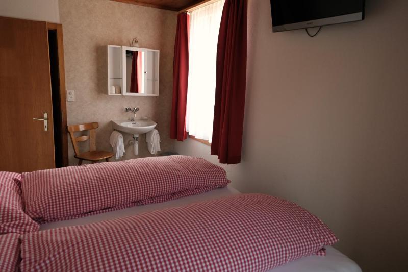 Double Room with Shared Bathroom image 2
