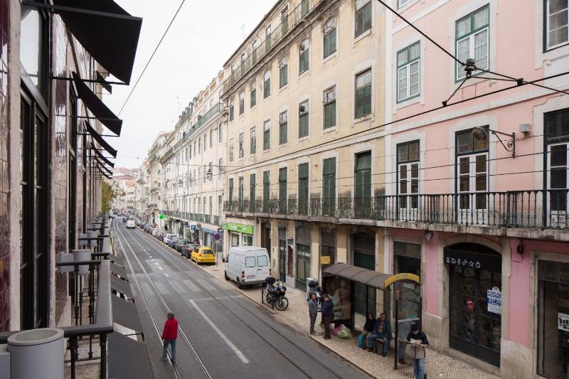 Stylish City Centre Apartment in Cais do Sodré Lisbon Near Nightlife & Metro 1B - TTL281 - image 7