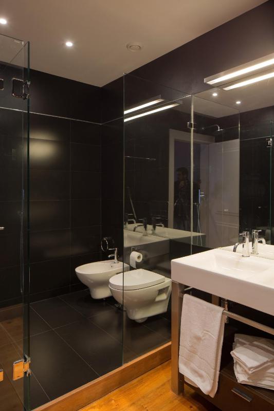 Stylish City Centre Apartment in Cais do Sodré Lisbon Near Nightlife & Metro 1B - TTL281 - image 13
