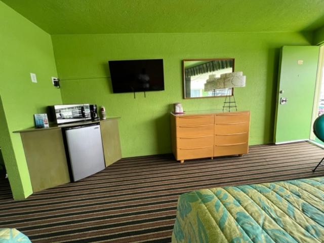 Double Room with Sea View image 2