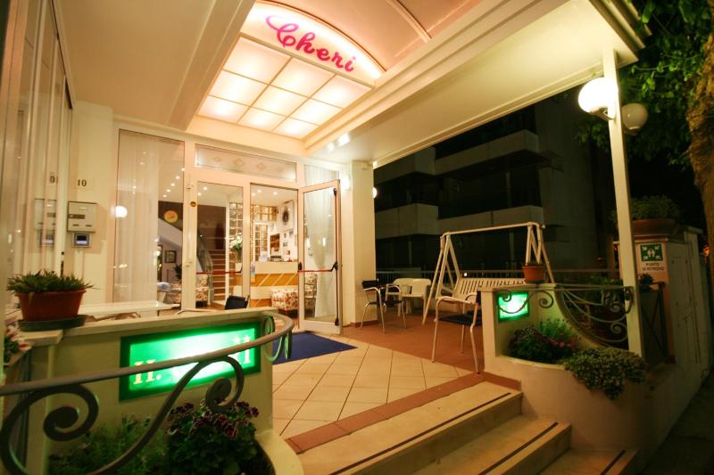 Hotel Cheri - image 12