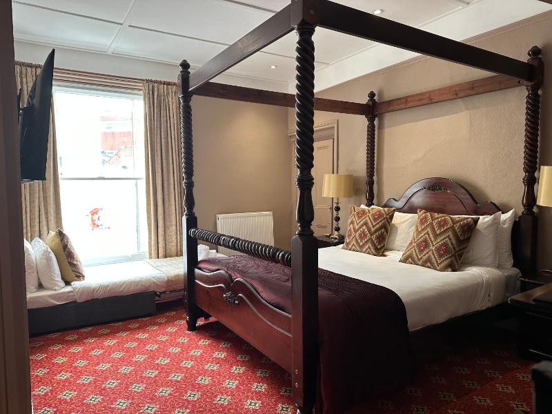 King Room image 4