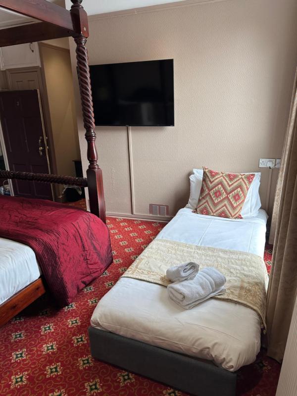 King Room image 3