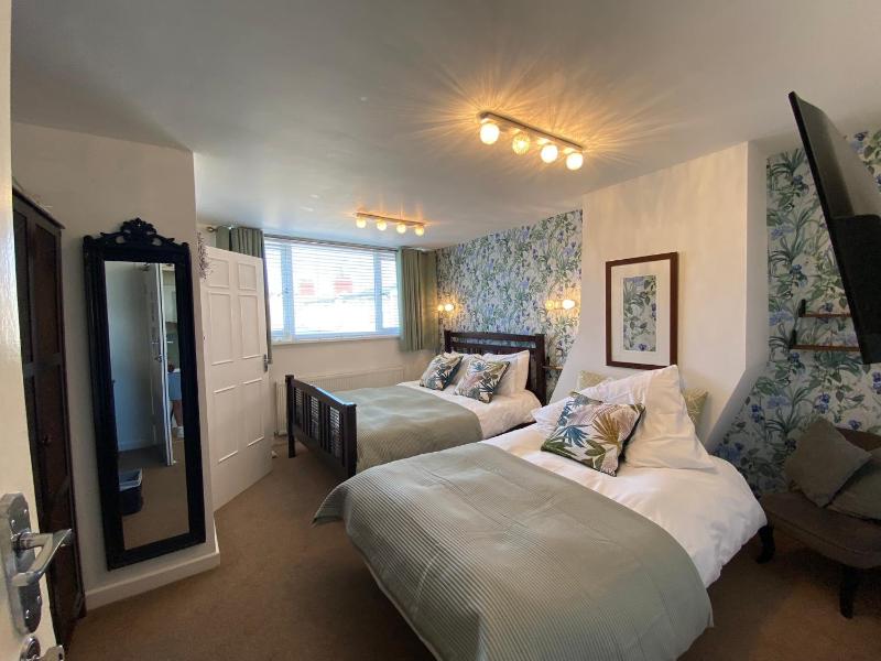 Family Room image 1