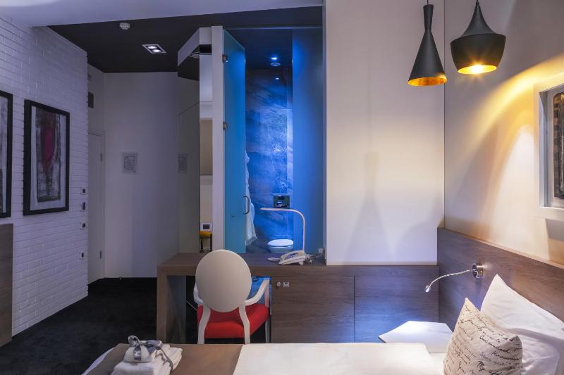 Single Room image 2