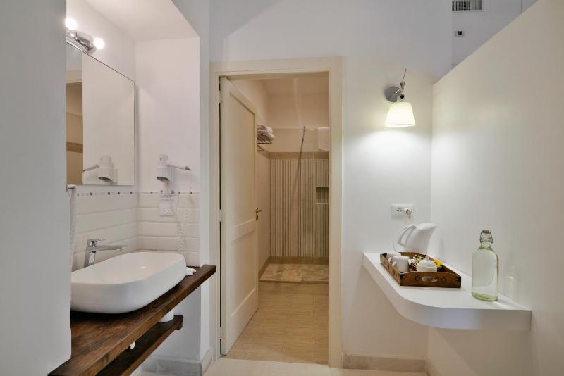 Quadruple Room with Garden View image 2