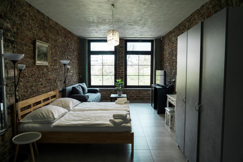 Double Room with Extra Bed image 1