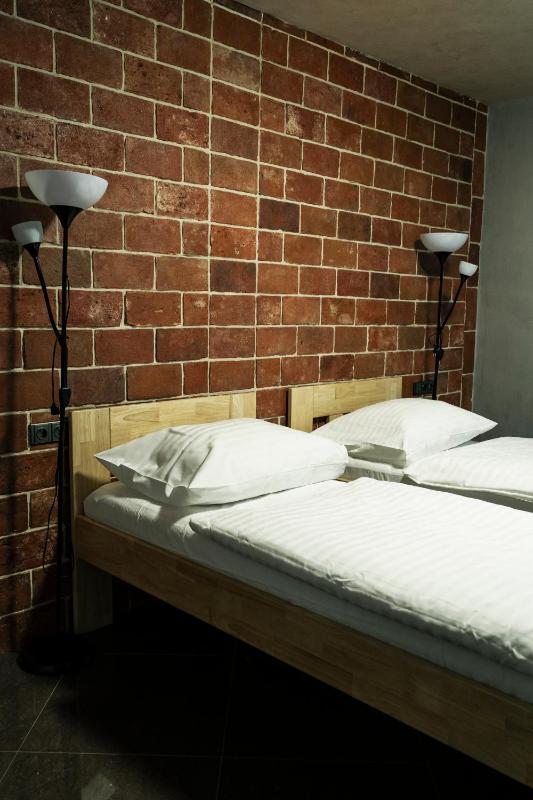 Twin Room with Extra Bed image 4