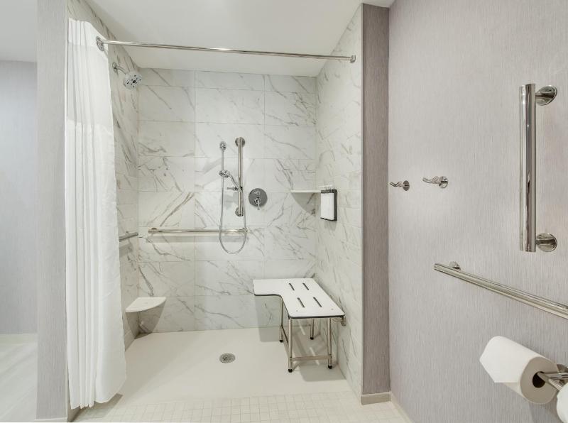 Queen Room with Two Queen Beds, Sofa Bed and Roll-in Shower - Disability Access image 2