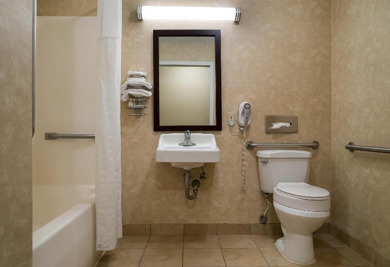 Double Room with Tub - Accessible/Non-Smoking image 2