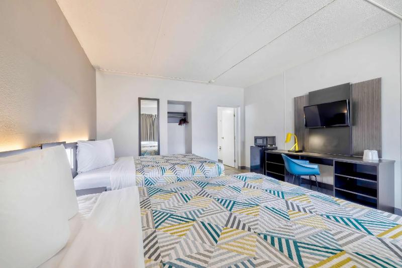 Quadruple Room image 2