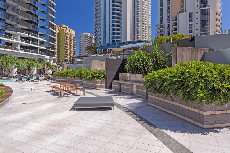 Holiday Holiday Circle On Cavill Apartments - image 12
