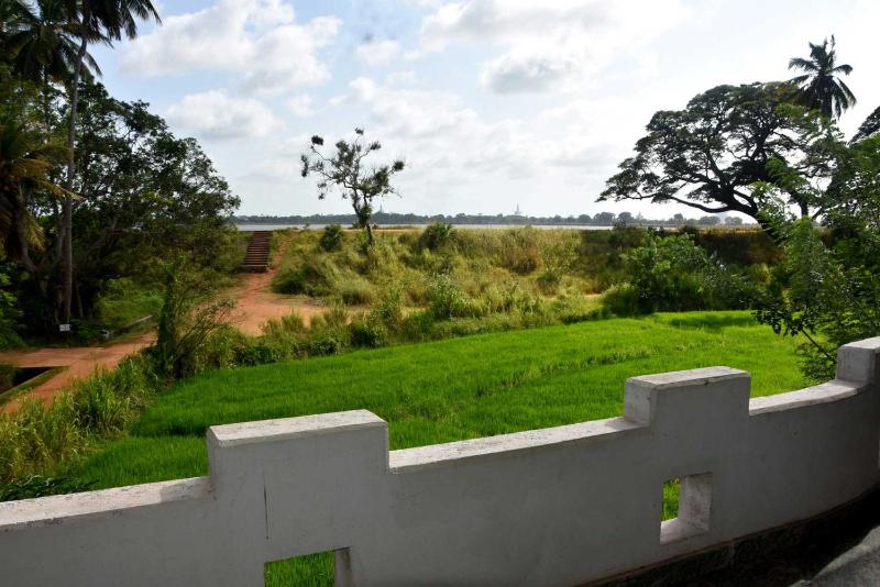 Royal Views Residence - image 1