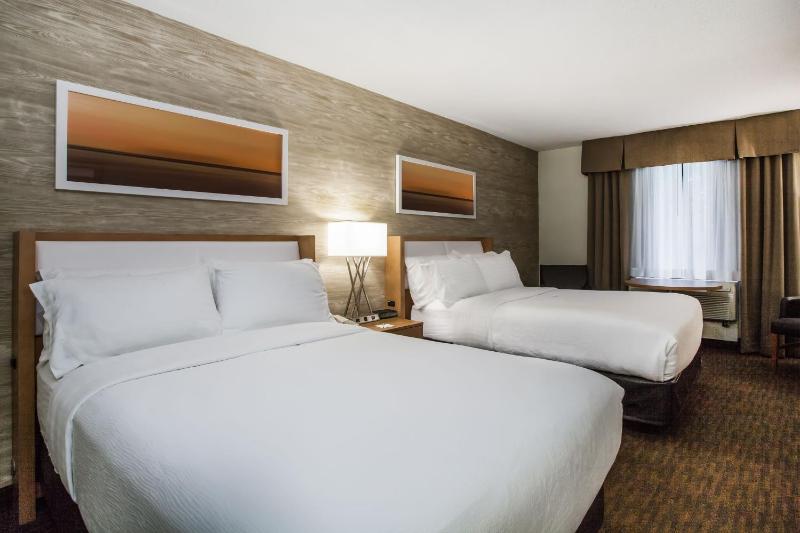 Standard Double Room with Two Double Beds image 2