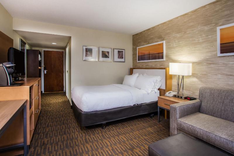 Standard Room image 4