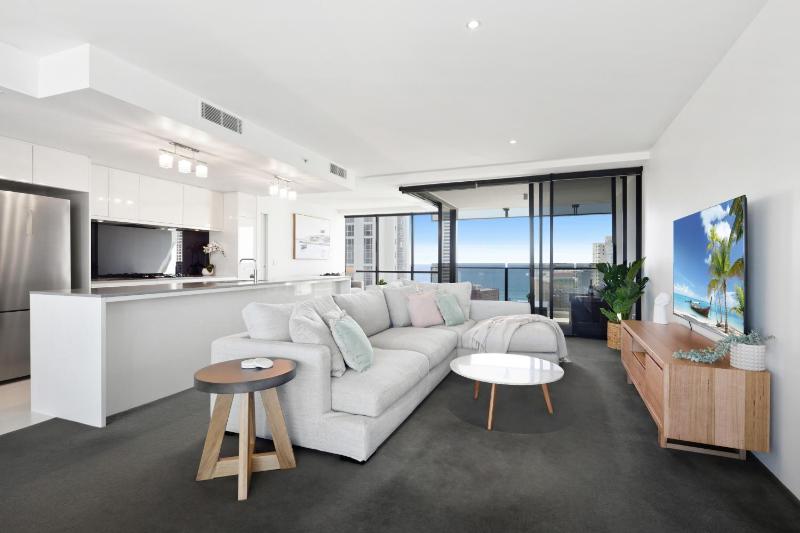 Holiday Holiday Circle On Cavill Apartments - image 2