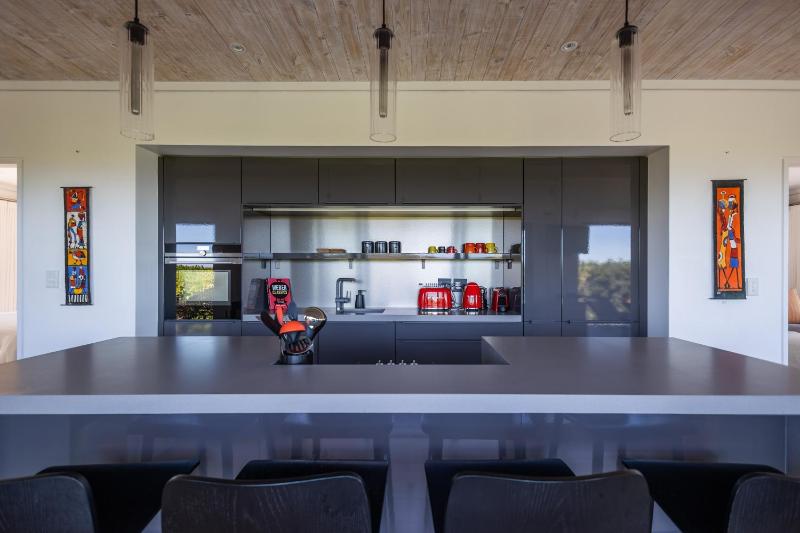 Penguin Seaside Cottage - image 8