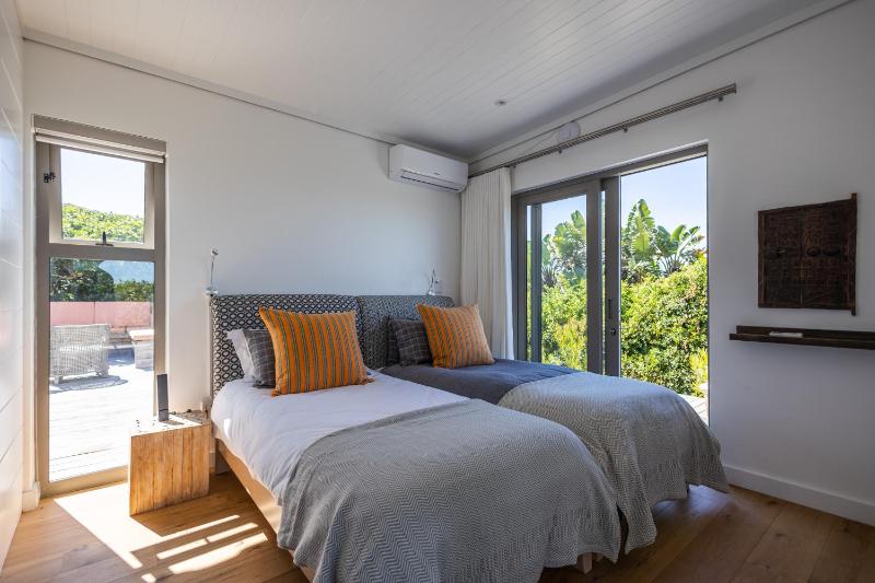 Penguin Seaside Cottage - image 7