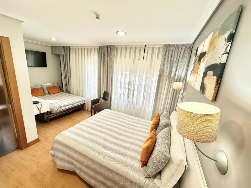 Triple Room (2 Adults + 1 Child) image 1