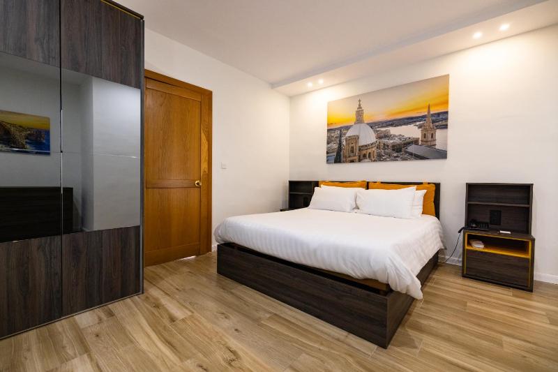 Suite with Terrace image 4