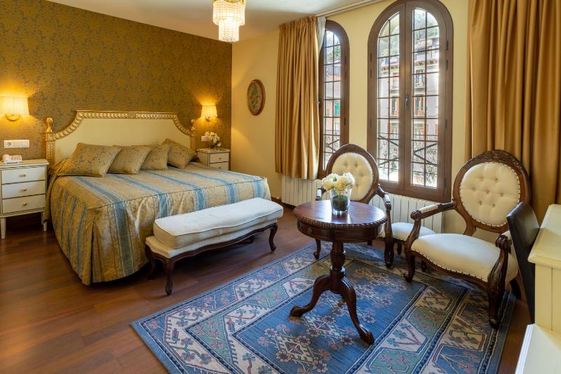 Superior Double Room image 3