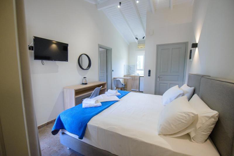 Standard Quadruple Room image 2
