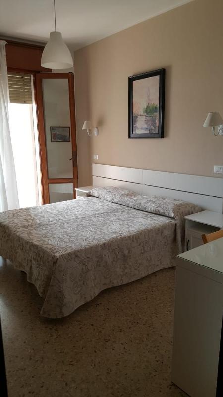 Double Room image 4