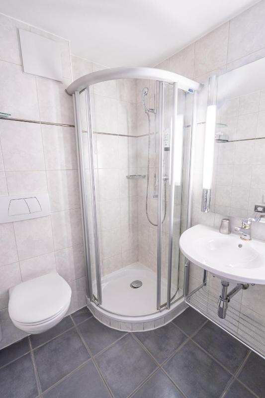 Classic Double Room image 4