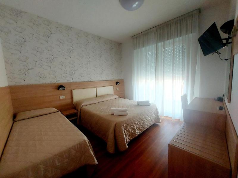 Triple Room image 2