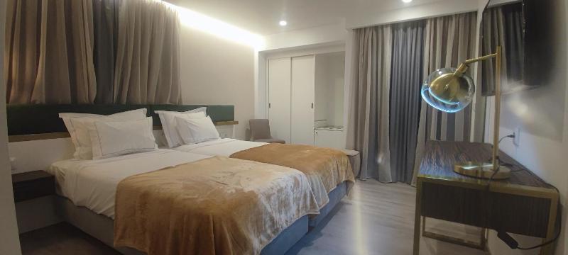 Deluxe Room image 3