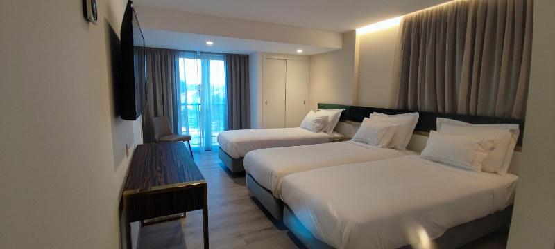 Superior Triple Room image 3
