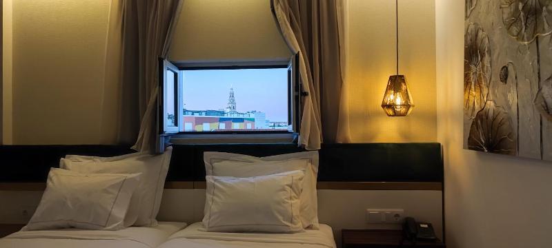 Deluxe Room image 2