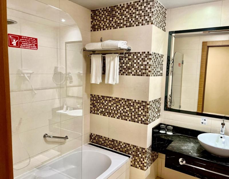 Superior Twin Room image 3