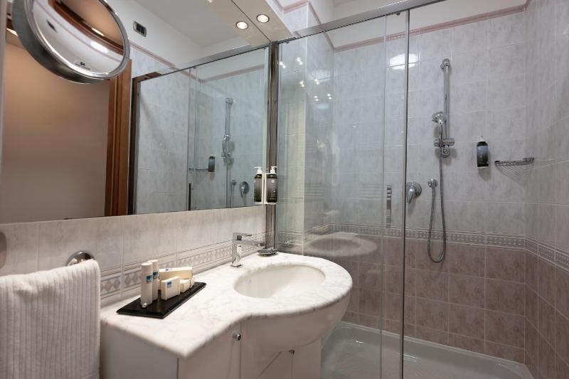 Single Room with Balcony image 2